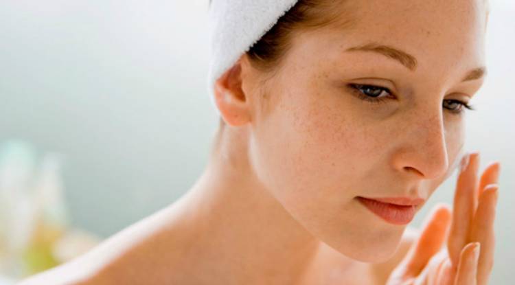 Burun yağlanmasından doğal tedavi yöntemleri sayesinde kurtulun